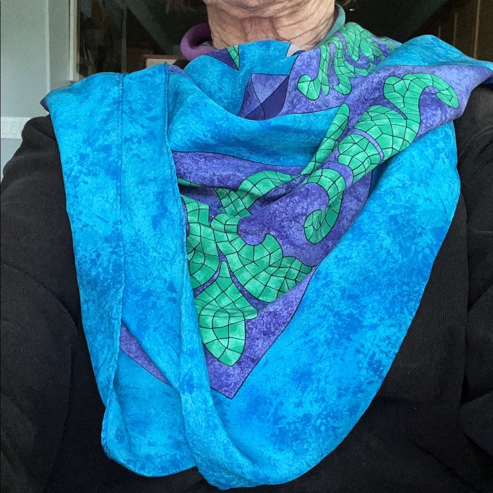 Signed silk Italian SCARF - Picture 12 of 14